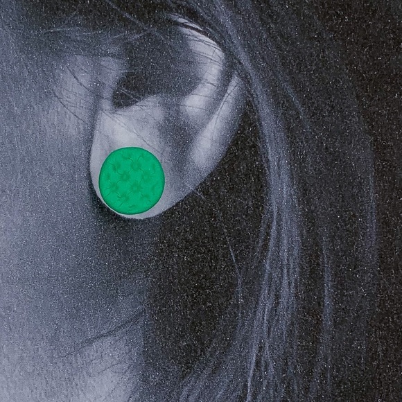 NEW Titanium Posts | Shamrock Green Tuft Studs - Picture 5 of 7